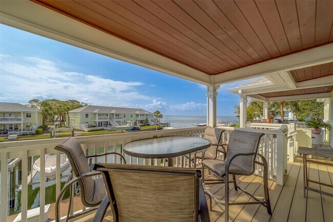 Building Photo - 5196 Beach Dr SE