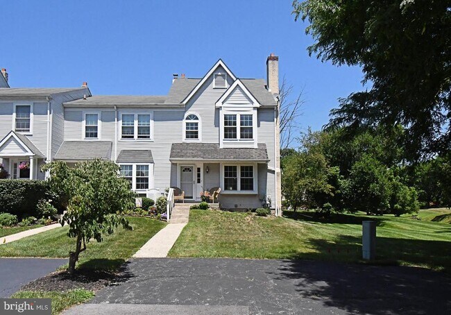 Building Photo - 2489 Hillendale Dr