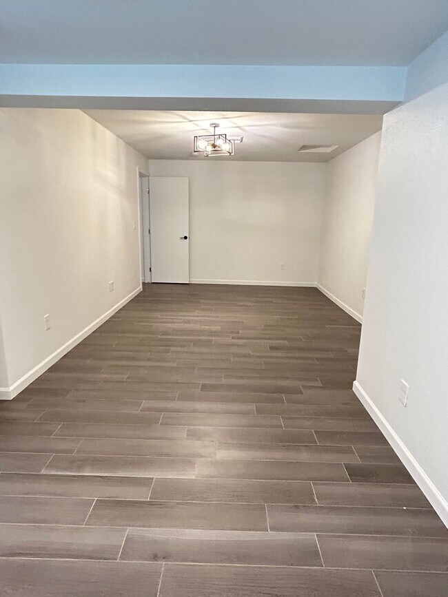 Building Photo - Remodeled Home Near Downtown Chandler!