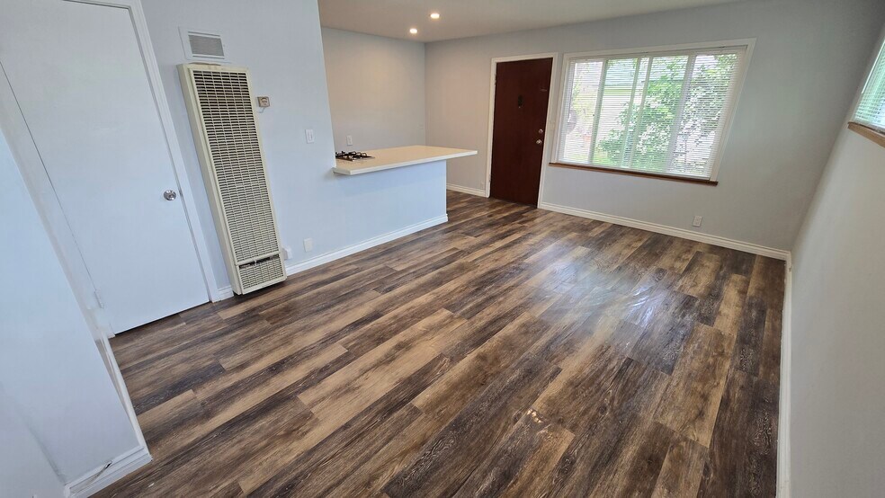 Building Photo - 79 S Parkwood Ave