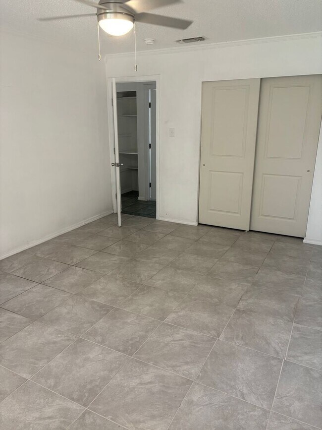 Building Photo - Charming 3 Bedroom in Pipers Meadow