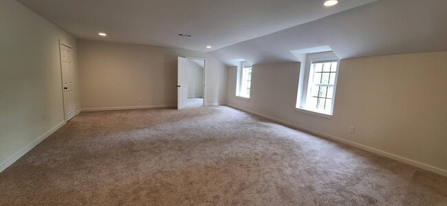 Building Photo - Beautifully renovated home in Rocky Woods ...