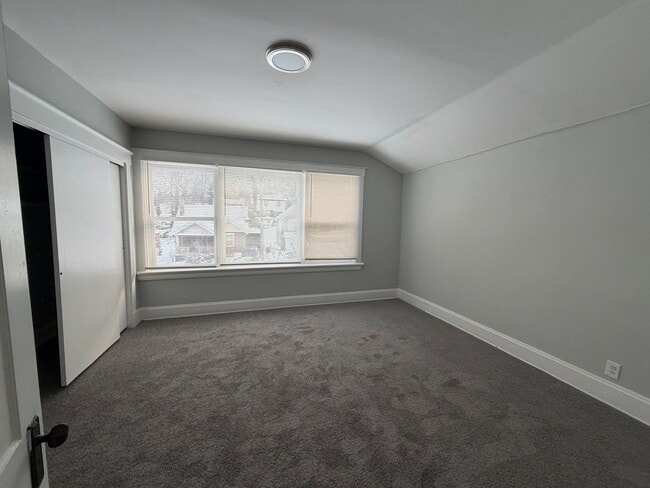 Building Photo - Hidden Gem on a Quiet No-Outlet Street – Move-In Ready 3BR with Garage & Deck Near I-75