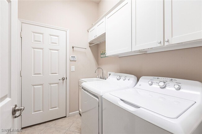 Building Photo - 3640 Lakeview Isle Ct