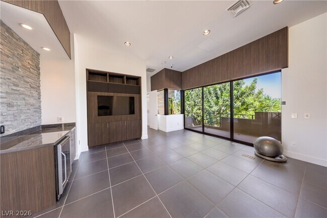 Building Photo - 1501 Foothills Village Dr