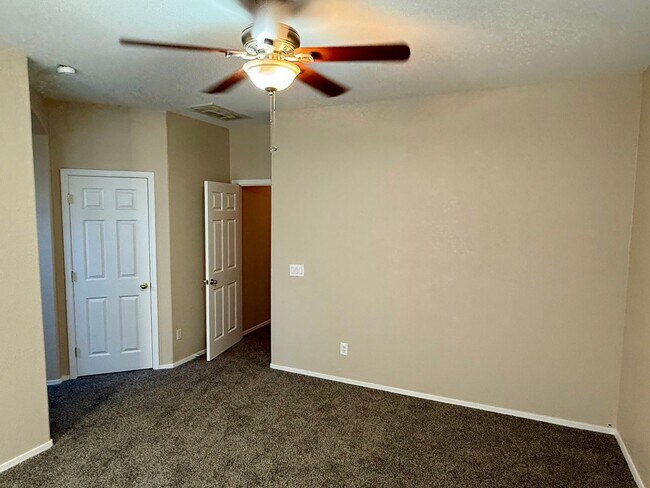 Building Photo - 4 Bedroom | 2 Bath - San Tan Ranch Single Level Home