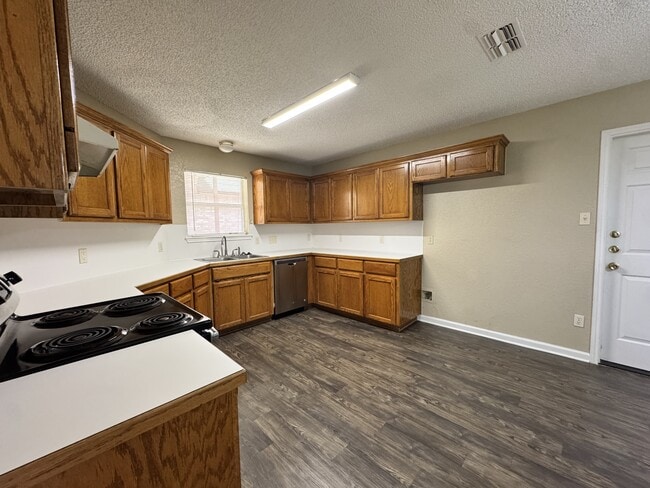 Building Photo - 2141 Redwing Way