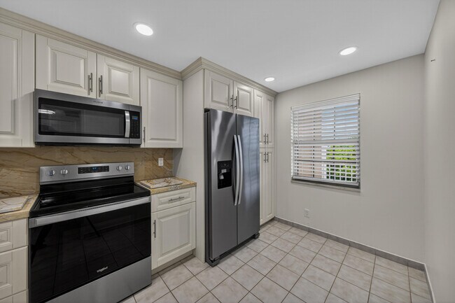 Building Photo - 3503 Oaks Way