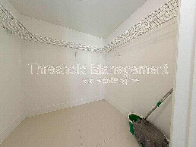 Building Photo - 500 Brickell Ave