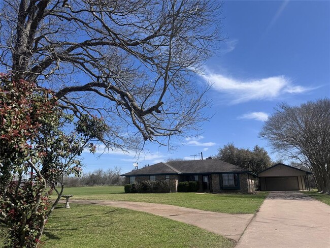 Building Photo - 11651 FM 1371