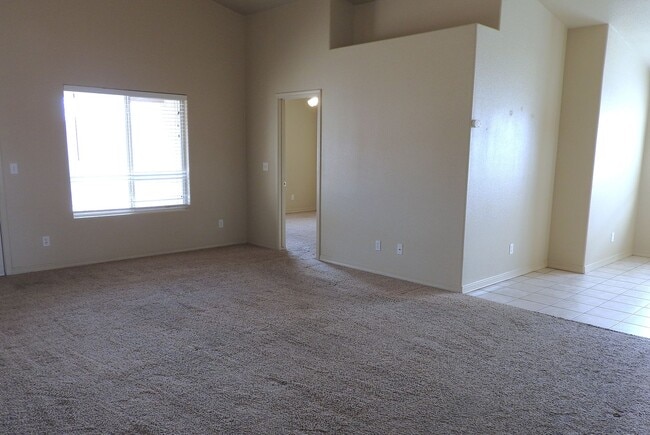 Building Photo - Beautiful Solar-Powered 3-Bedroom Home in the Heart of Kingman
