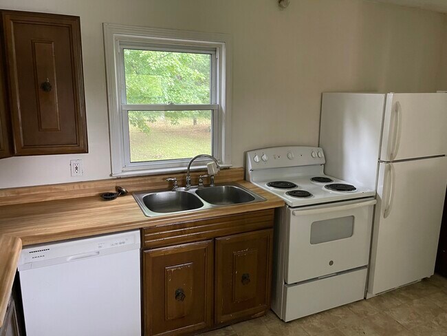 Building Photo - 196 N Hagadorn Rd