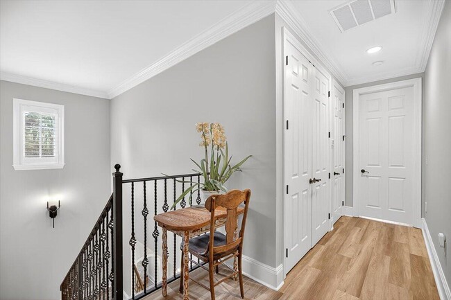Building Photo - 3161 Club Dr