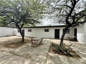 Building Photo - 3564 E Kleindale Rd
