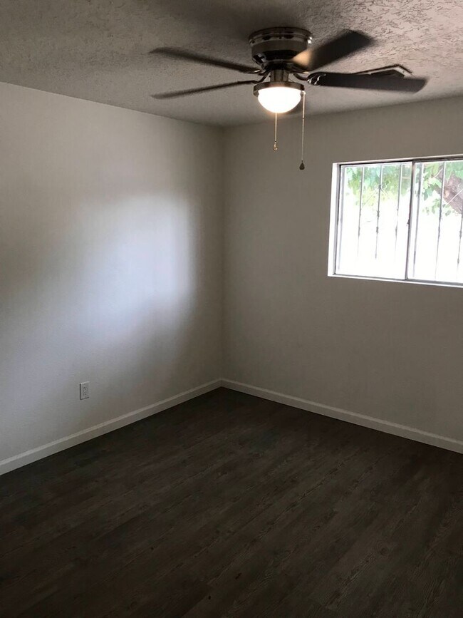 Building Photo - 19th St