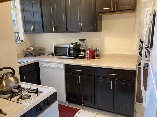 Building Photo - 5425 W Martin Dr