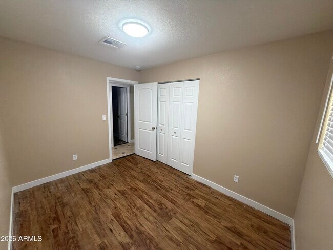 Building Photo - 5810 W Earll Dr