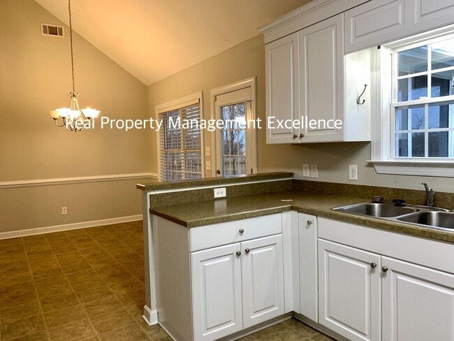 Building Photo - Spacious Corner Lot Ranch in Princeton, Fe...