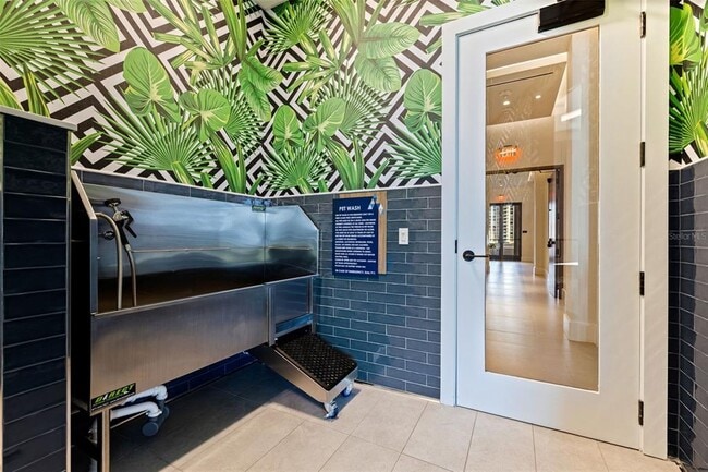 Building Photo - 275 1st Ave S