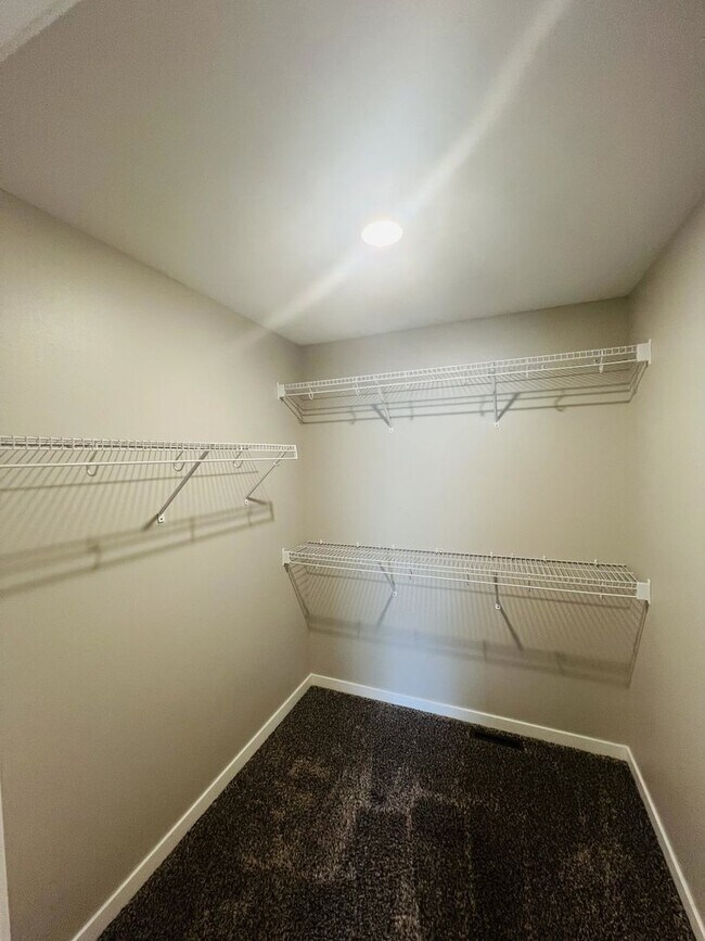 Building Photo - 1105 Ivy Ln