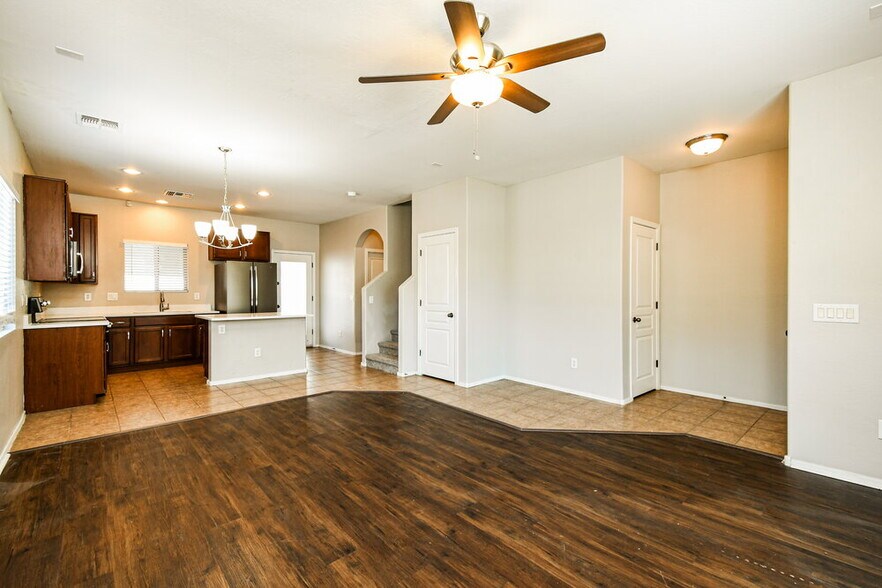 Building Photo - 311 S Travis