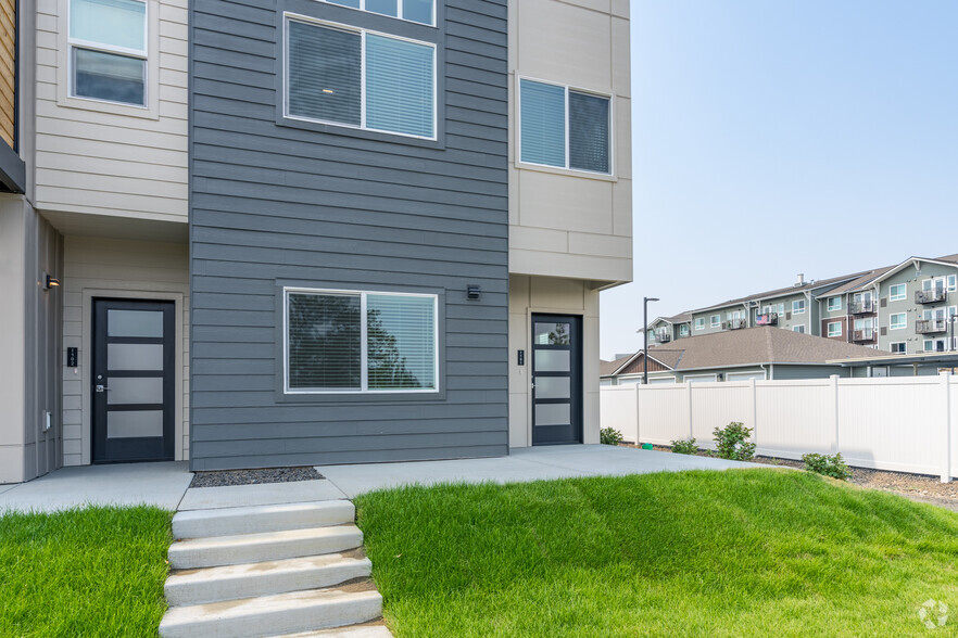 Entrance - River Landing Townhome Collection