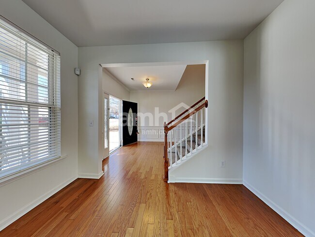 Building Photo - 8 Red Jonathan Ct