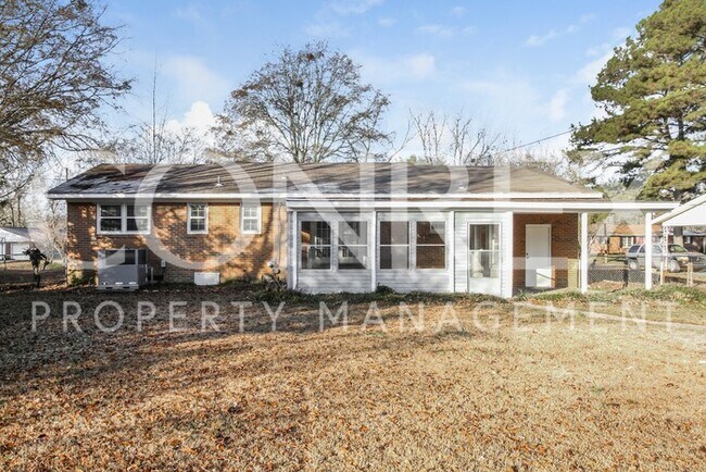 Building Photo - Spacious 3 Bedroom Bungalow in Decatur!