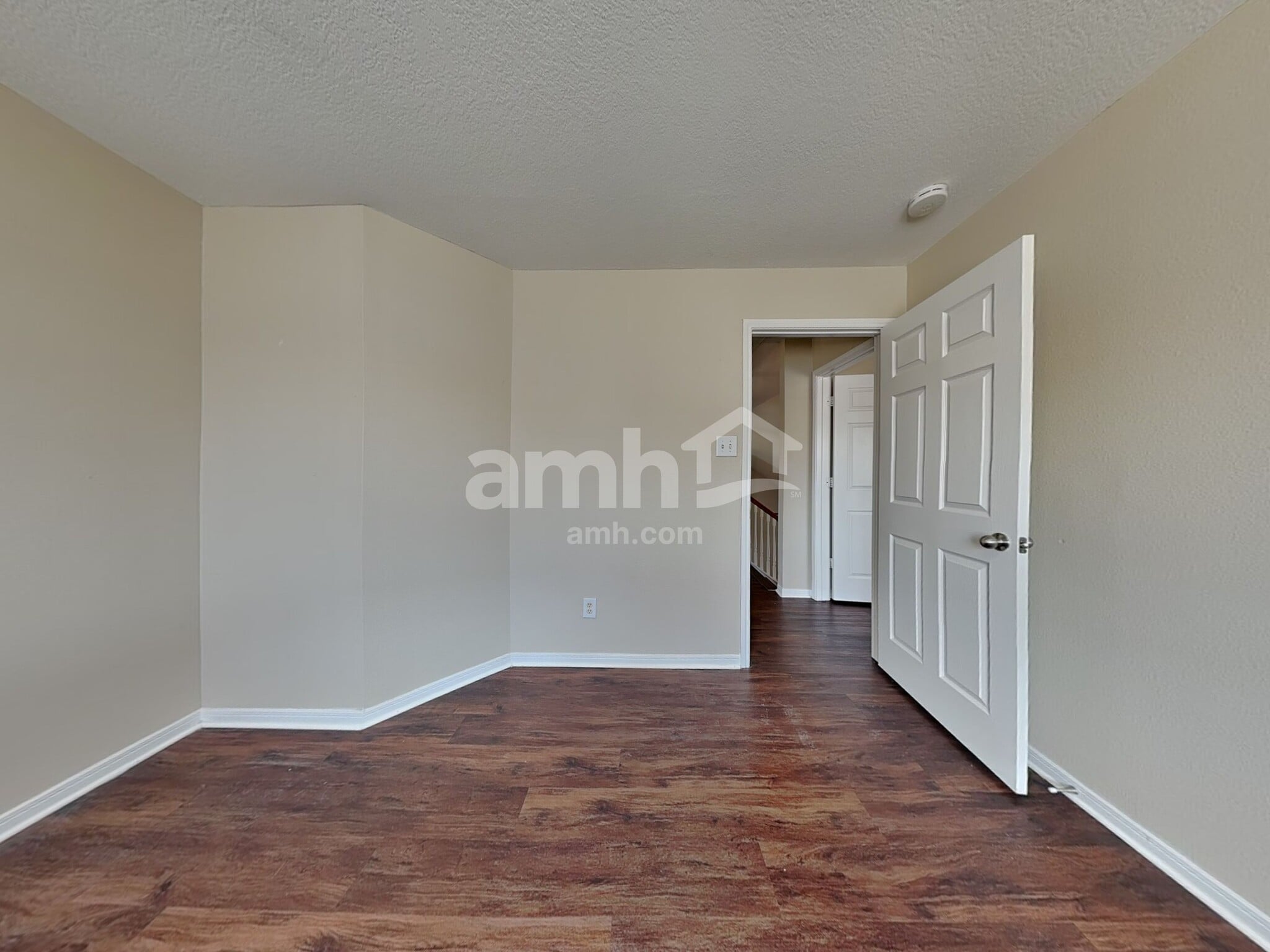 Building Photo - 439 Pinewood Ridge Dr