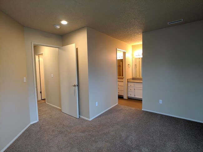 Building Photo - 7222 63rd St Ct W