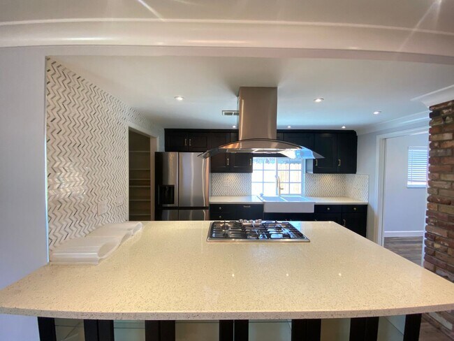 Building Photo - Gorgeous 3 bedroom 2 bath single family ho...