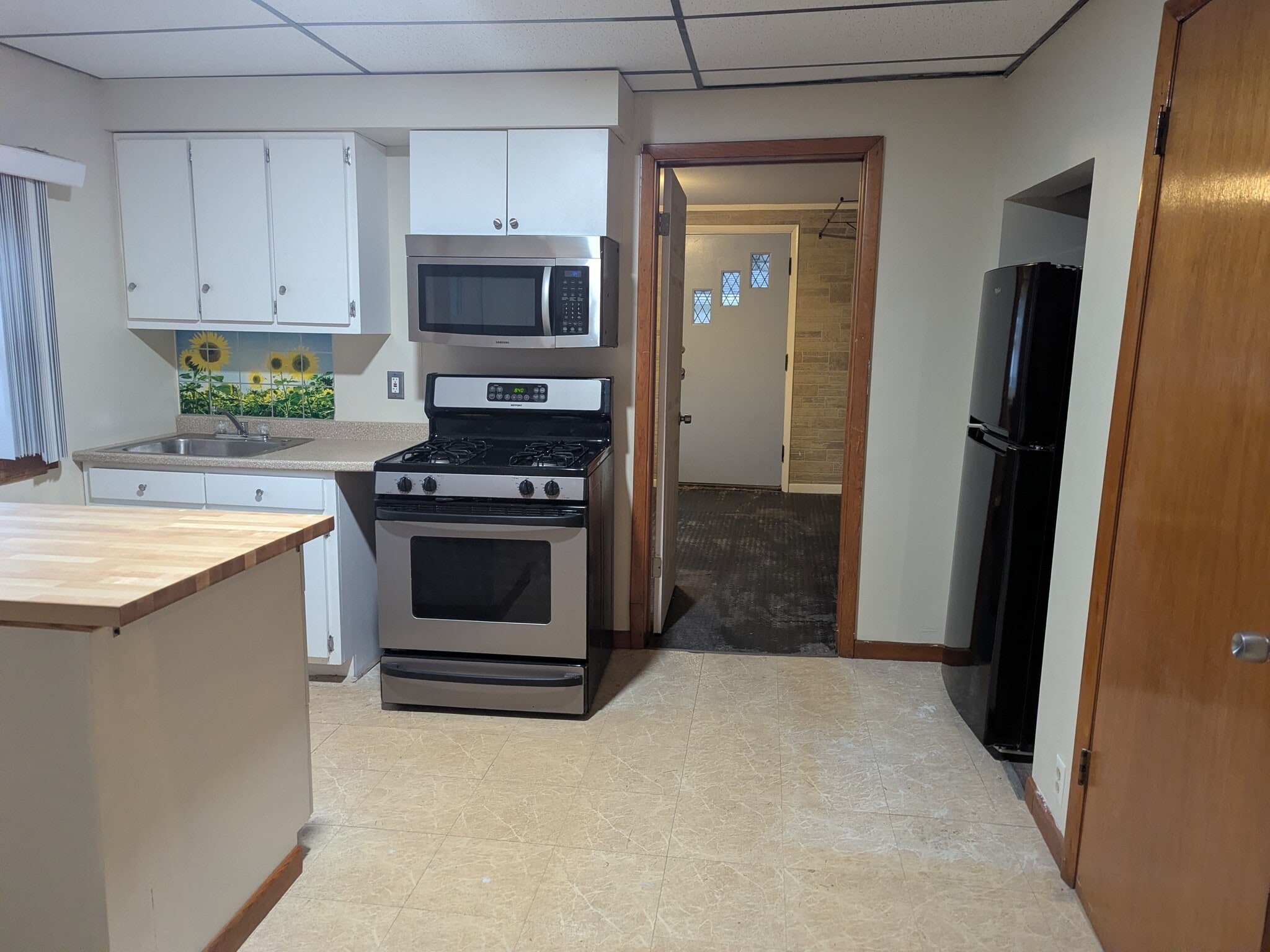 Kitchen - 218 Alaska St