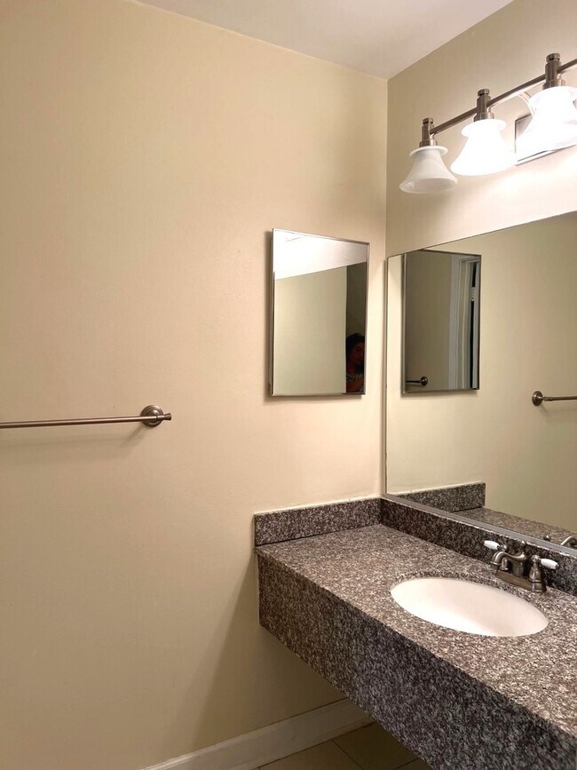 Building Photo - 1931 Prairie Square