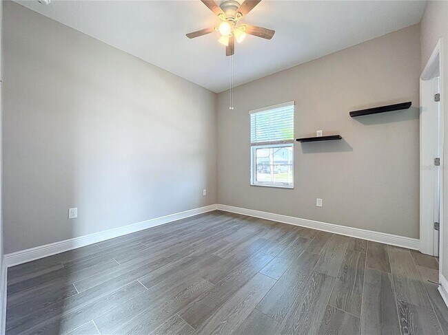 Building Photo - 5559 Trevesta Pl