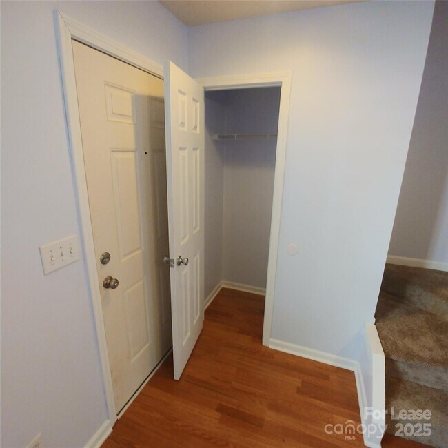 Building Photo - 10146 Forest Landing Dr