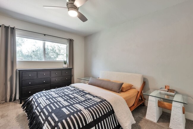 Building Photo - Updated and Spacious 3BED/2BATH Scottsdale Home