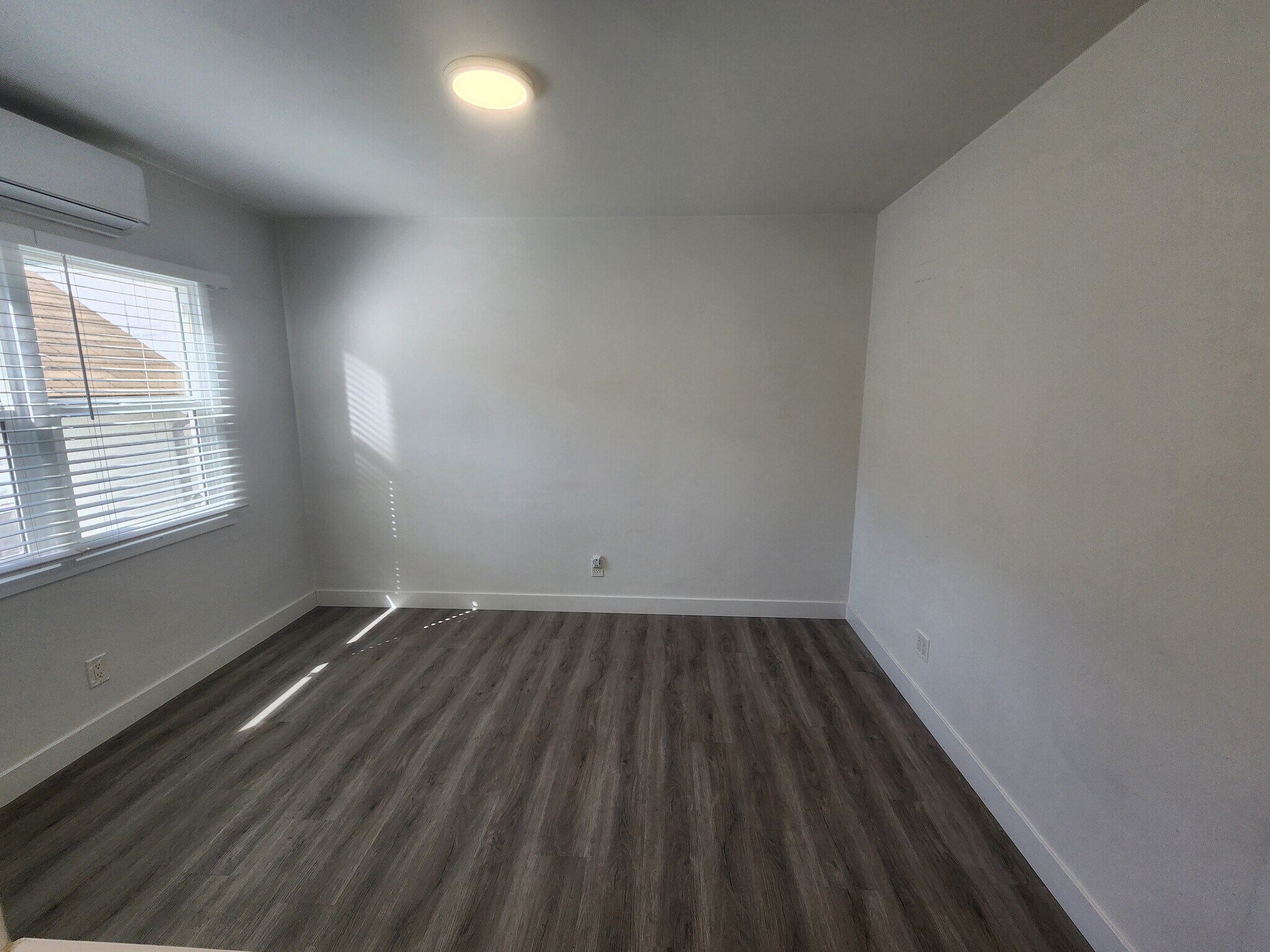 Building Photo - 383 Harvey Dr