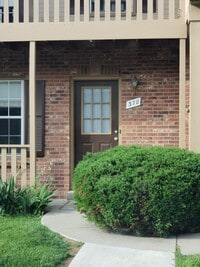 Building Photo - 3 Bed 2 Bath Townhouse in Louisville Available July!!