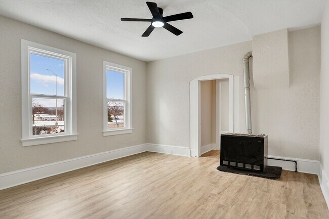 Building Photo - 1407 4th St S