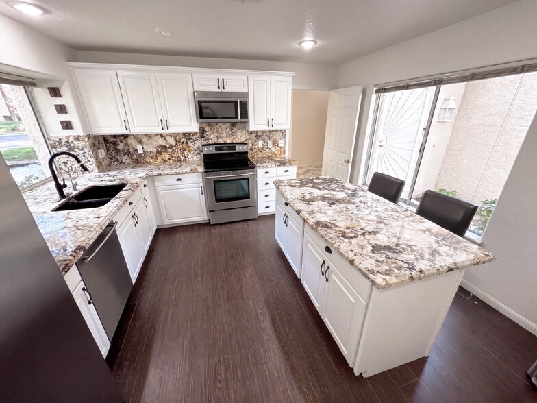 Building Photo - 7068 Bright Springs Ct