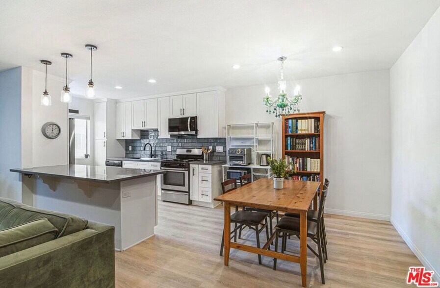 Primary Photo - 4358 Mammoth Ave