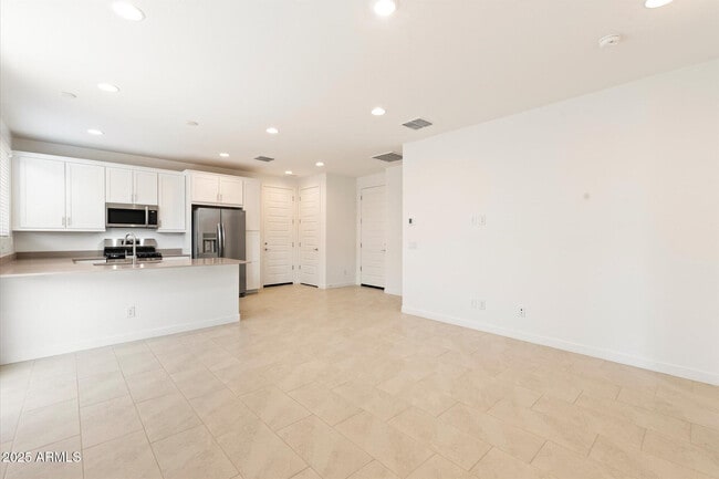 Building Photo - 16677 W Charlotte Dr