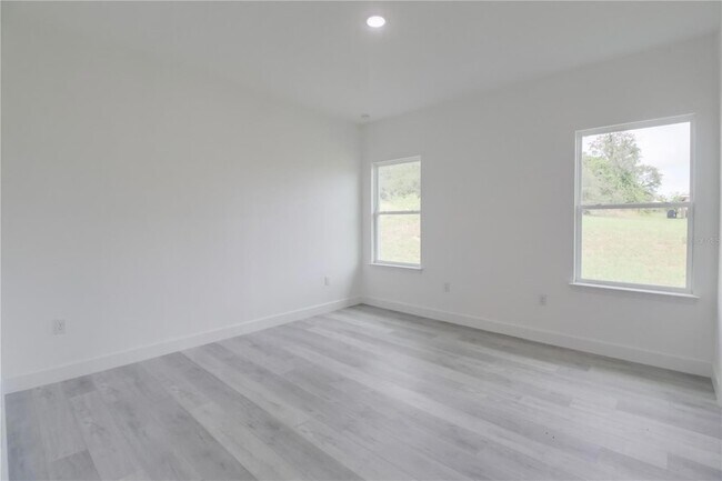 Building Photo - 16816 SW 41st Ave Rd