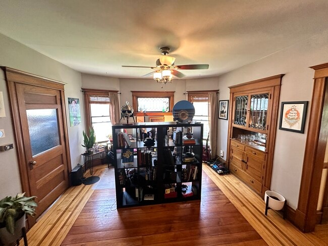 Building Photo - 309 6th Ave NE