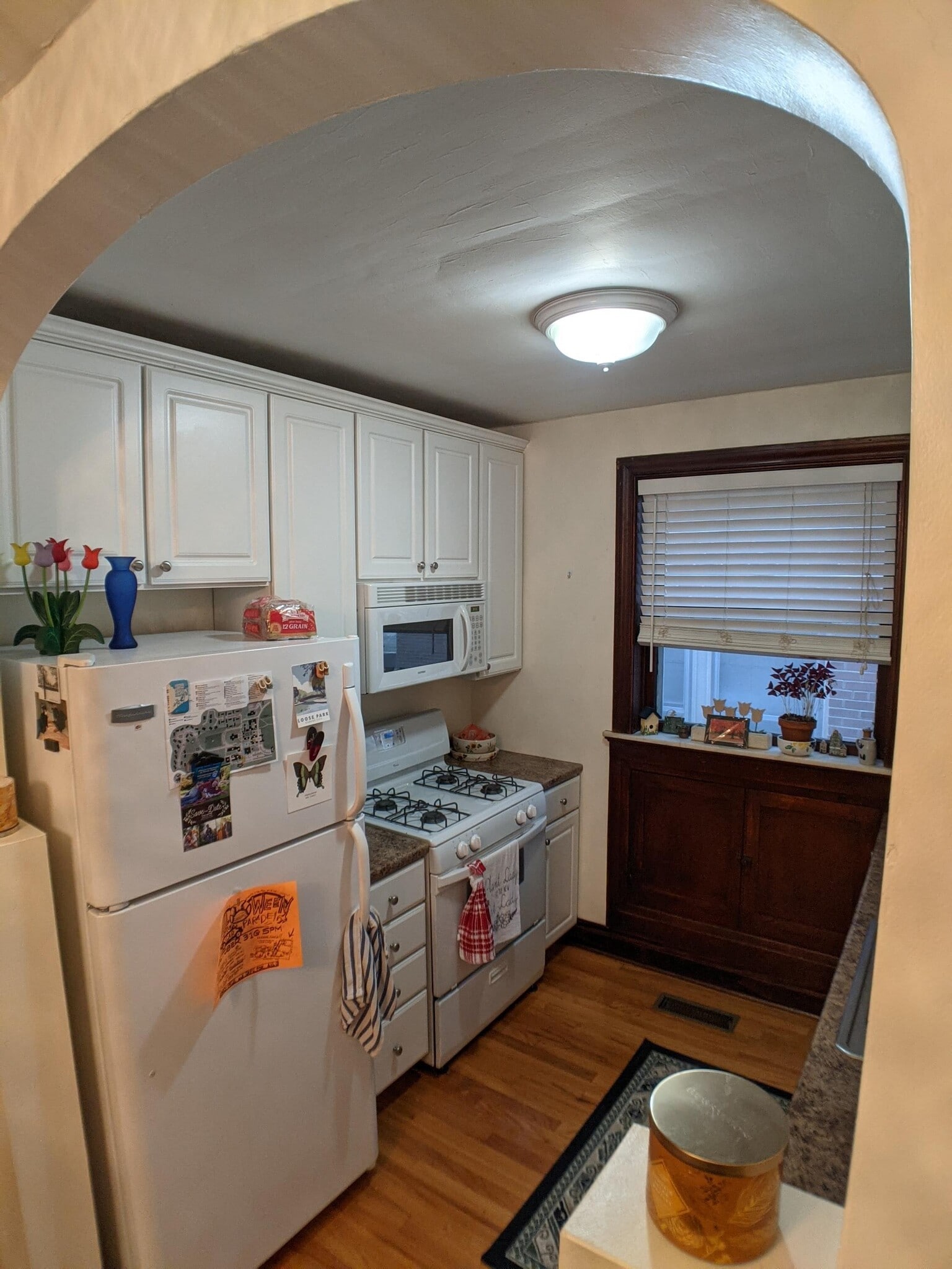 Kitchen - Stove, microwave, refrigerator - 6633 Alamo Avenue