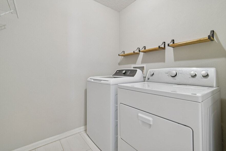 Building Photo - 7527 Oxford Garden Cir