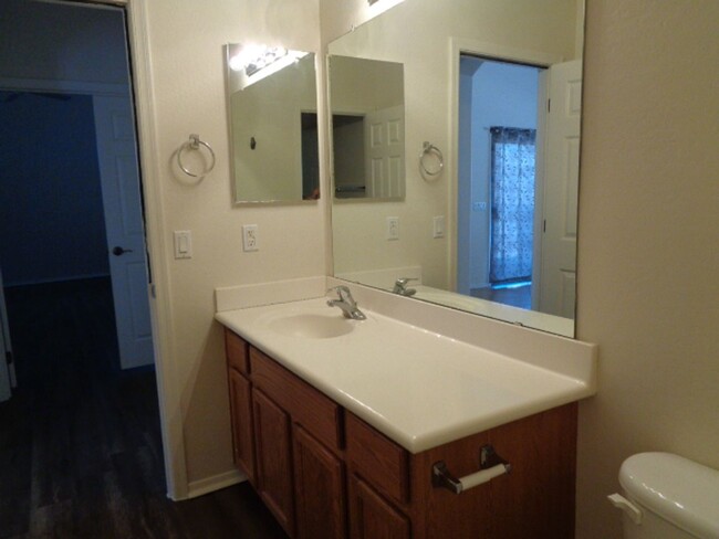 Building Photo - Spacious 4 bedroom house in Peoria- open f...