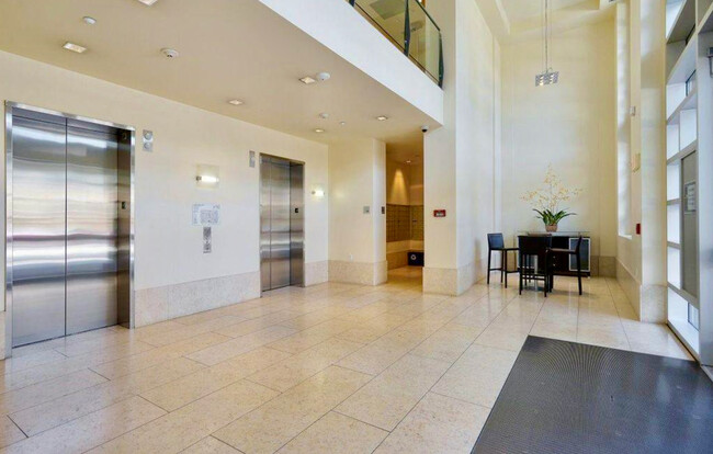 Lobby - 585 9th St