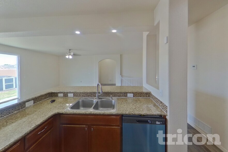 Building Photo - 5425 Barnstormers Ave