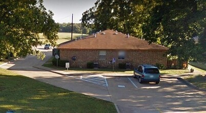 Building Photo - 902 Dallas St